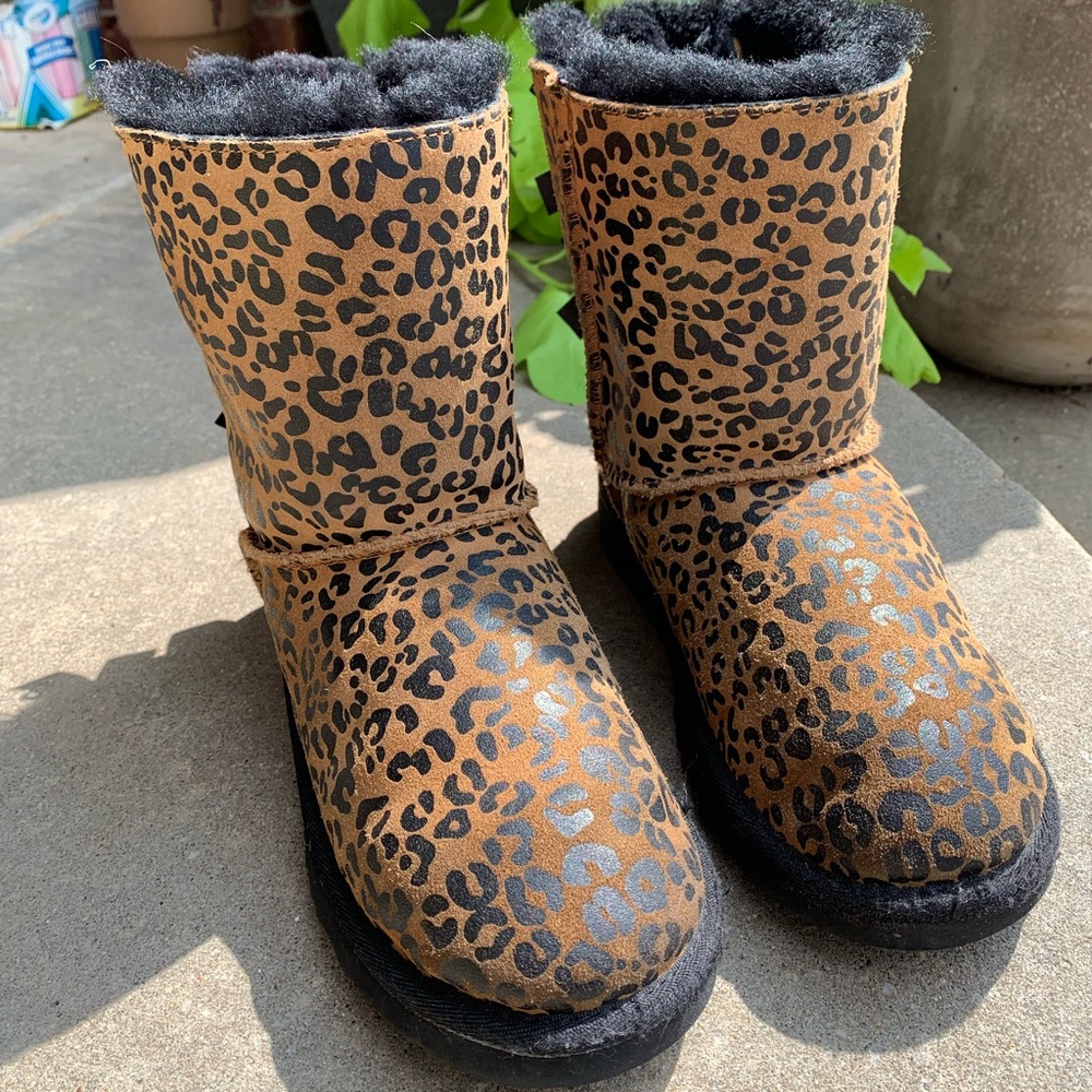 Leopard Ugg youth size 4